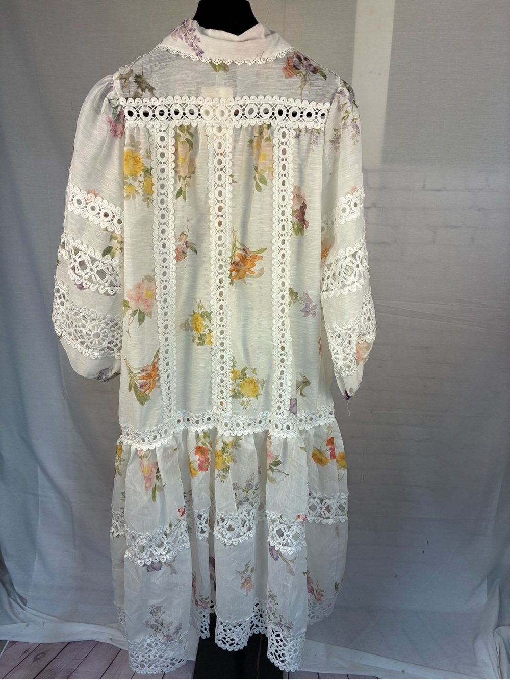 NWT Beautiful Floral Gauze and Lace Dress Flower Buttons S - Picture 7 of 13